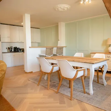 Familienwohnung Im Herzen Von Mit Pool Und Sauna アパート